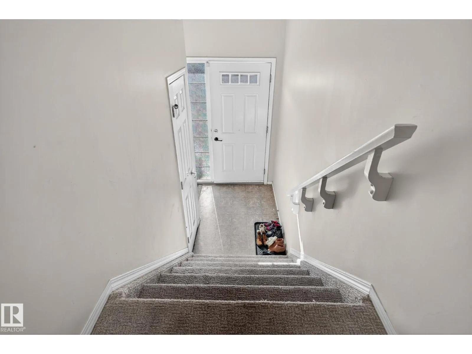 195, 142 Selkirk PL