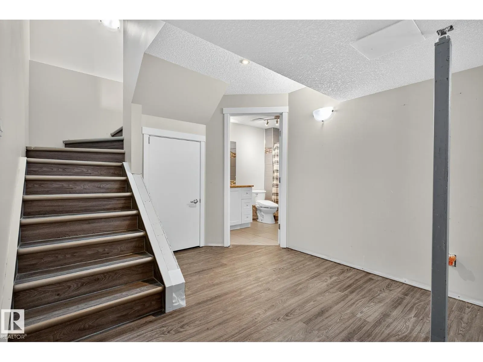 22 Shorewood Cr