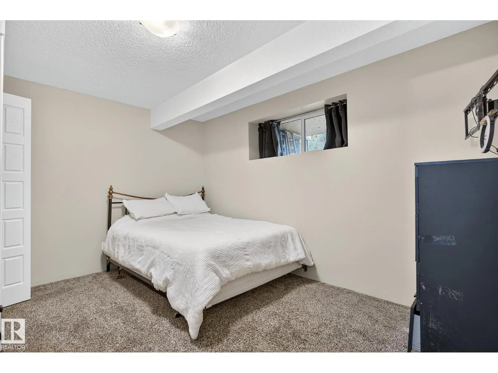 22 Shorewood Cr