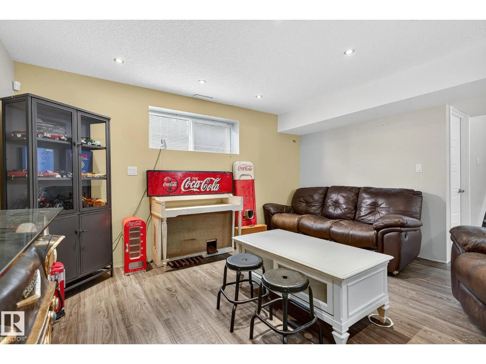 22 Shorewood Cr