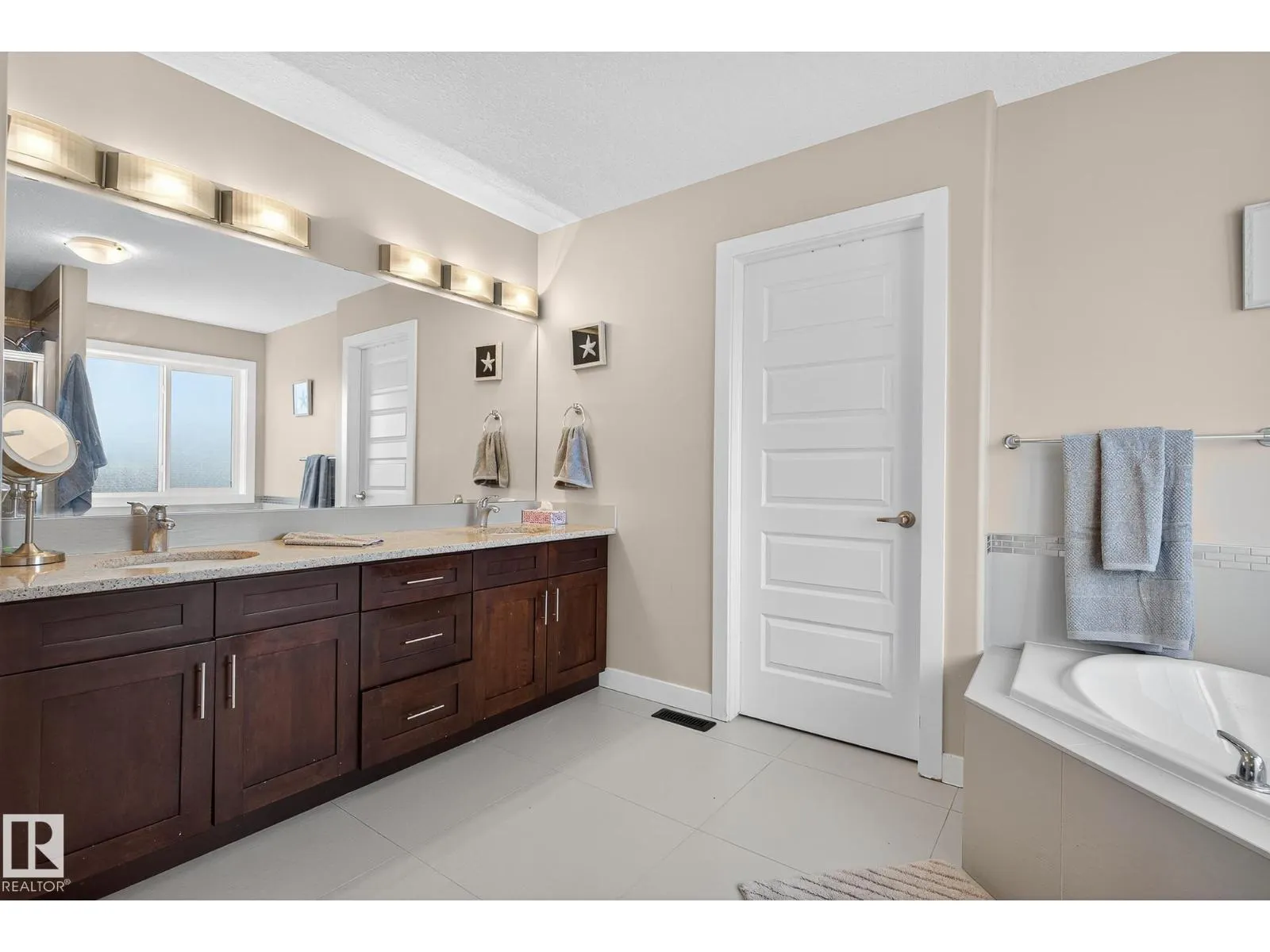 22 Shorewood Cr