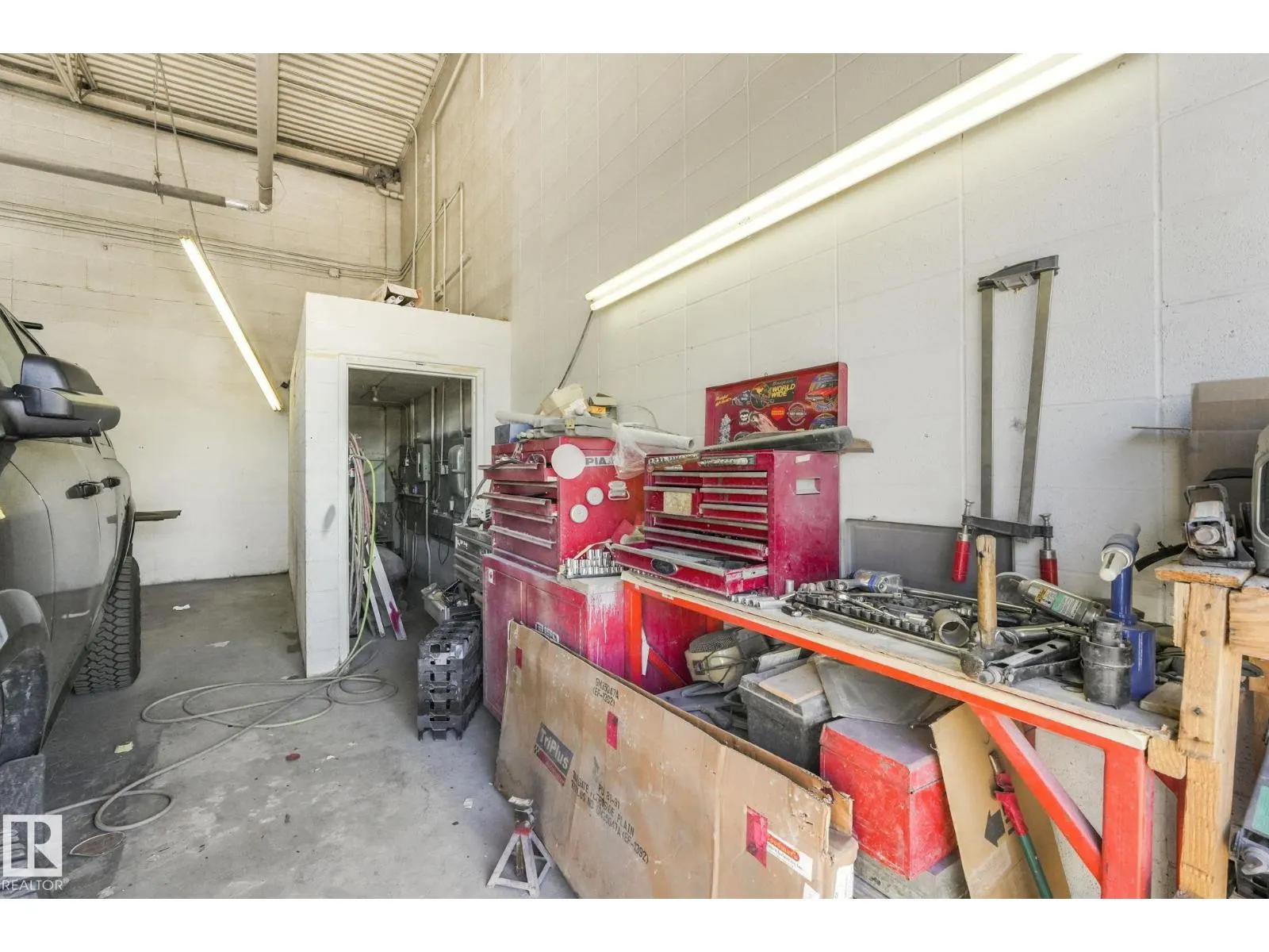16371 130 AV NW