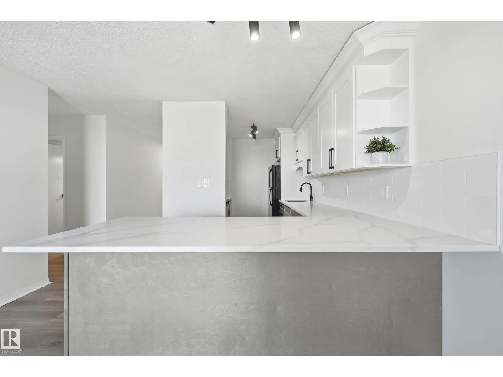 #1607 10011 116 ST NW