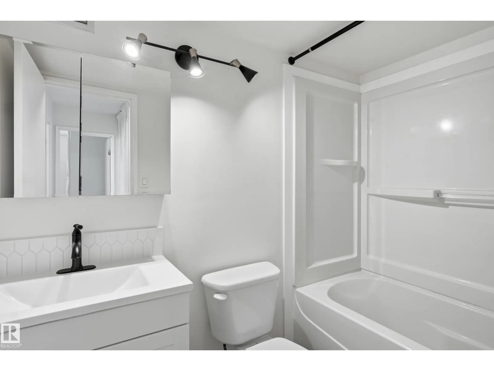 #1607 10011 116 ST NW