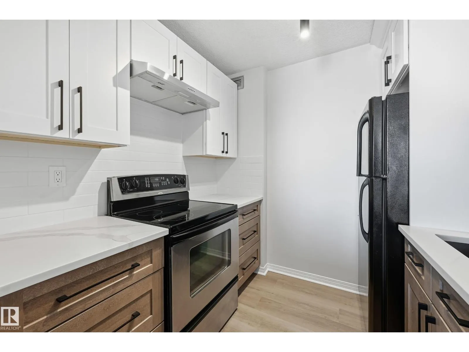 #1607 10011 116 ST NW