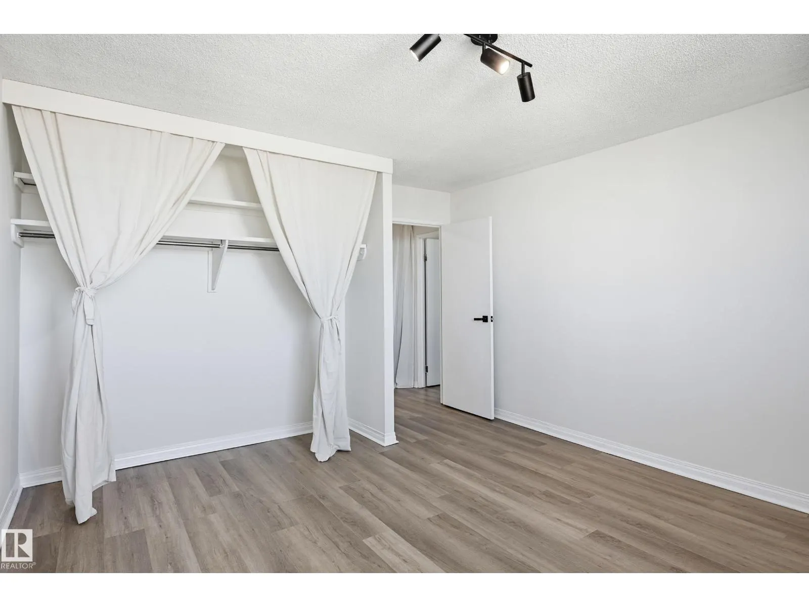 #1607 10011 116 ST NW