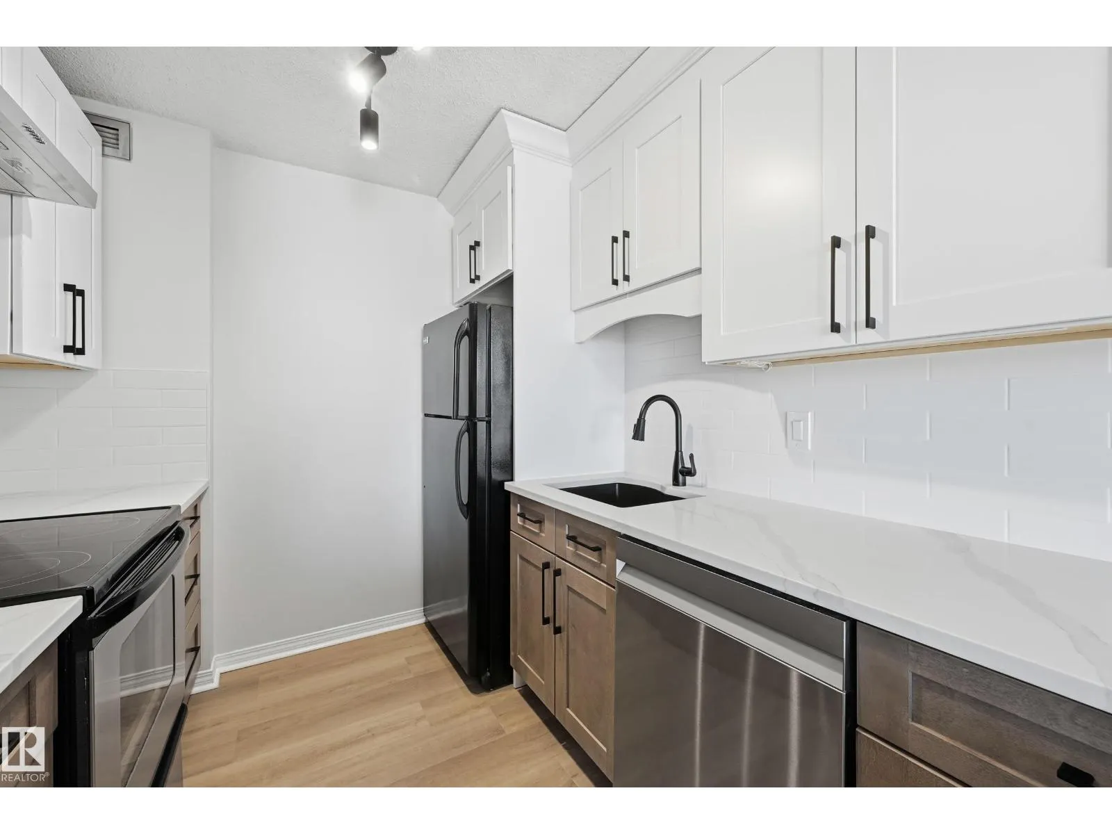 #1607 10011 116 ST NW