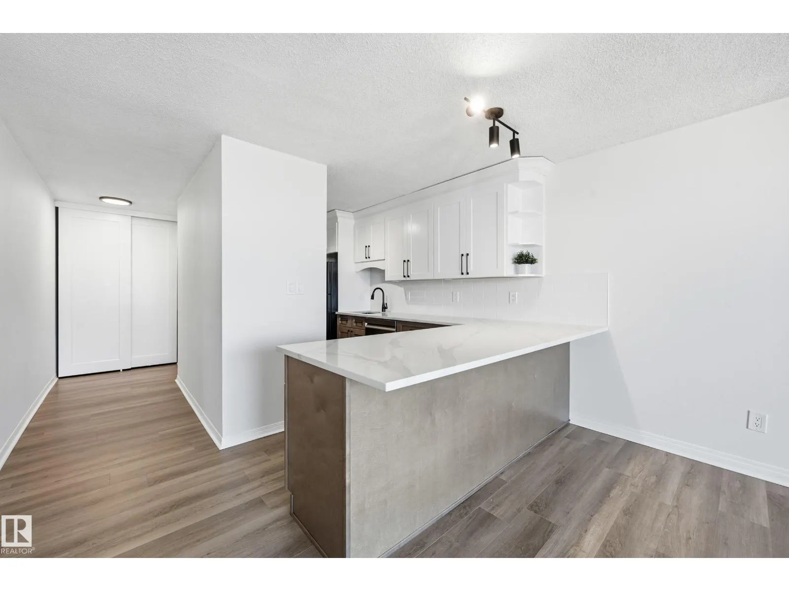 #1607 10011 116 ST NW