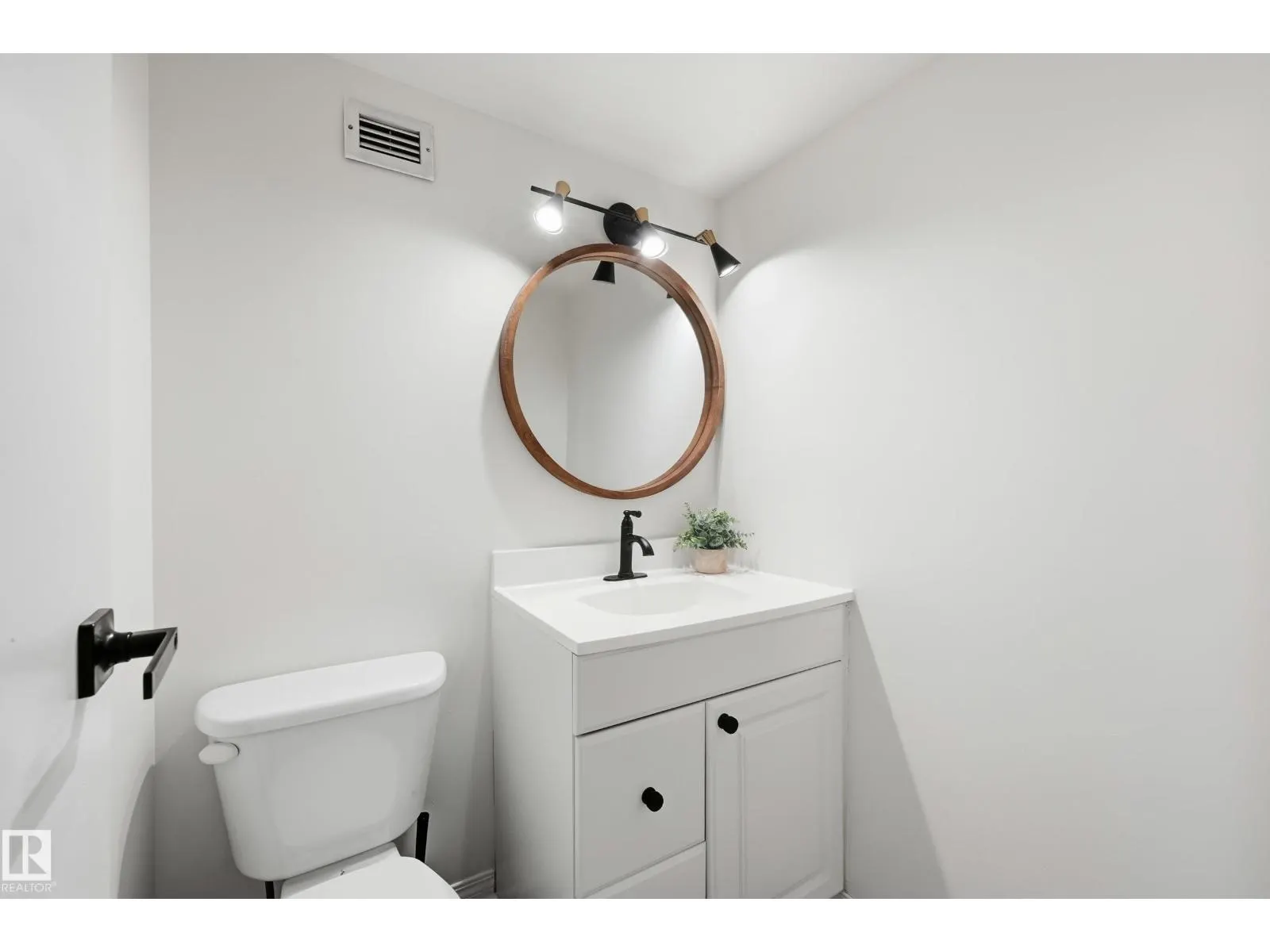 #1607 10011 116 ST NW