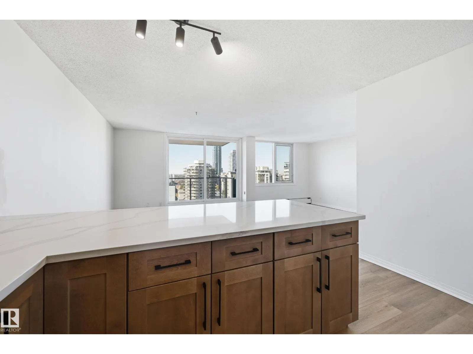 #1607 10011 116 ST NW