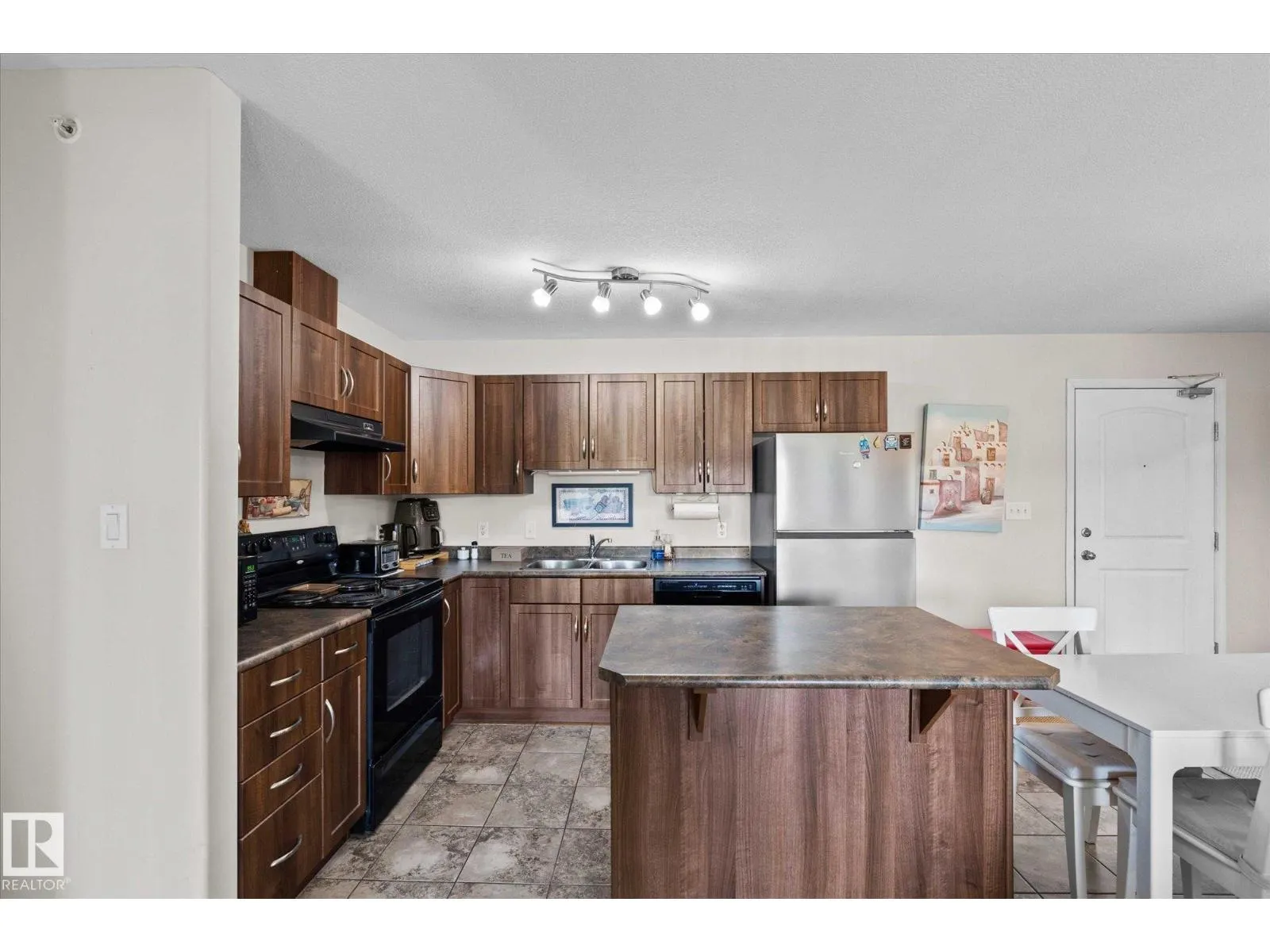 50 WOODSMERE