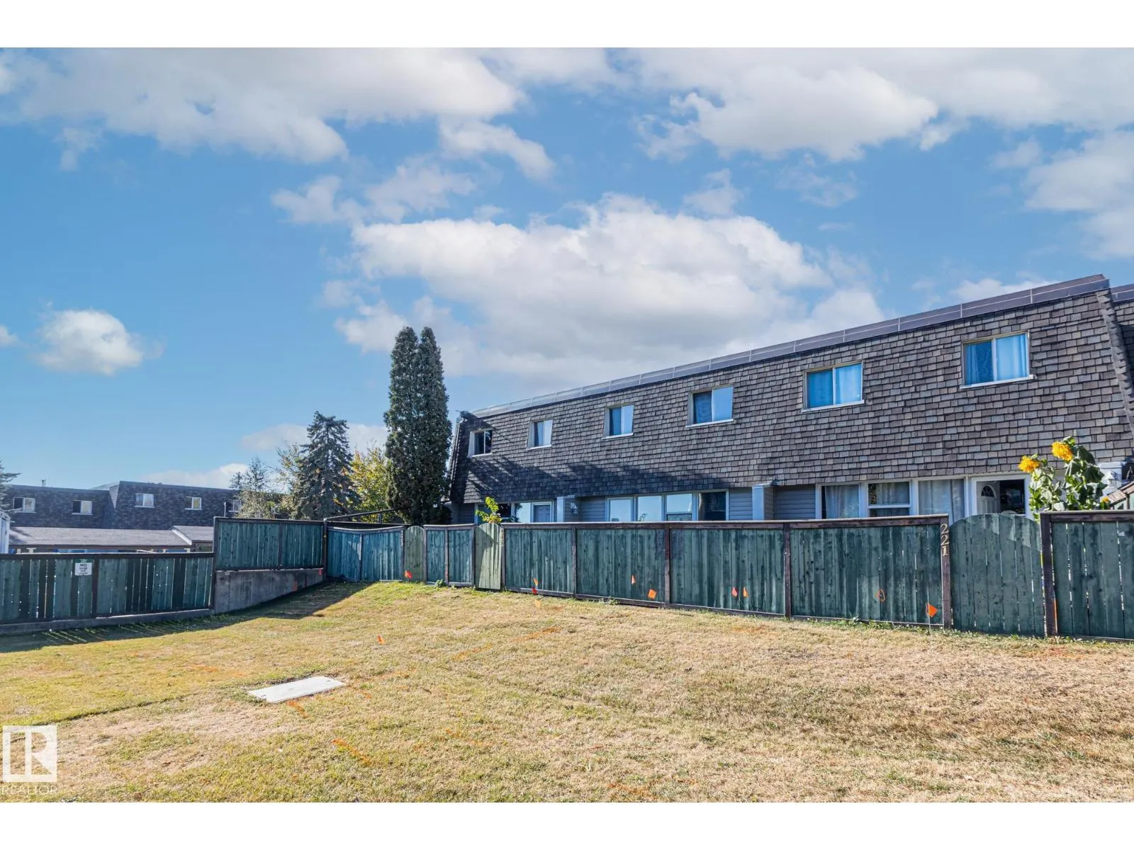 222 VILLAGE ON THE GREEN NW