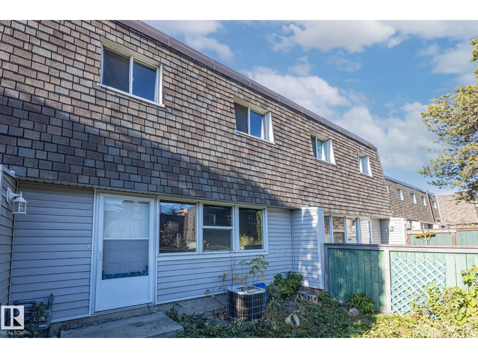 222 VILLAGE ON THE GREEN NW