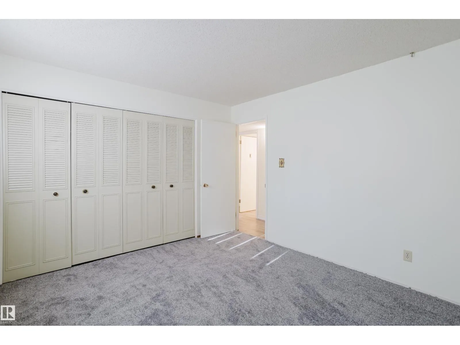 2 Fleetwood Cr