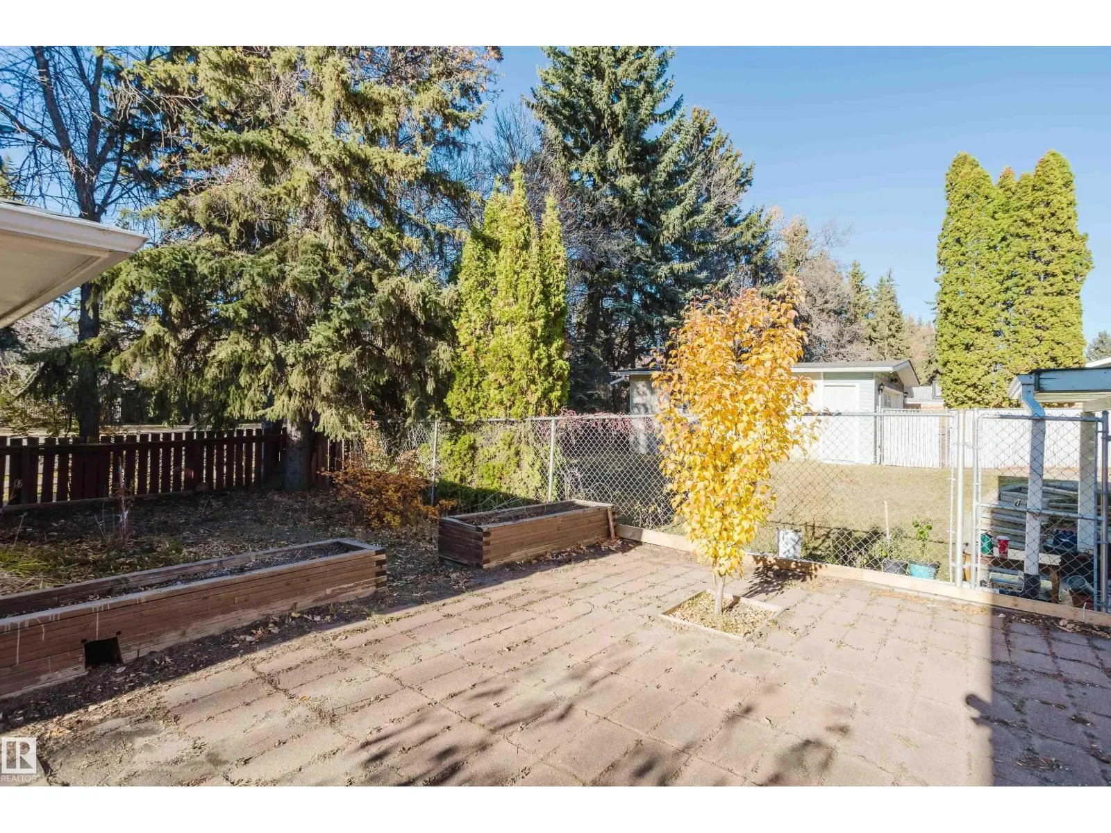 2 Fleetwood Cr