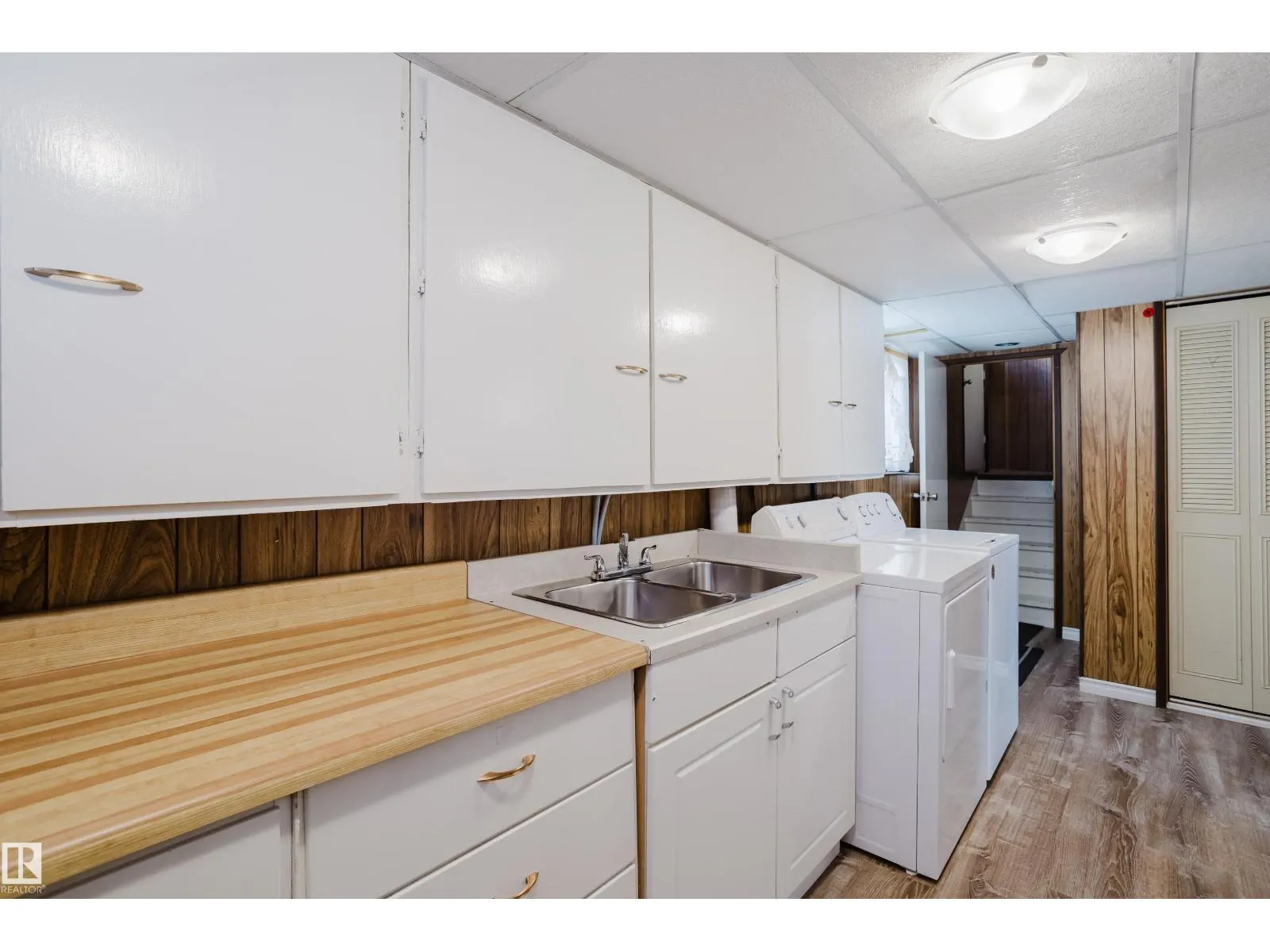 2 Fleetwood Cr