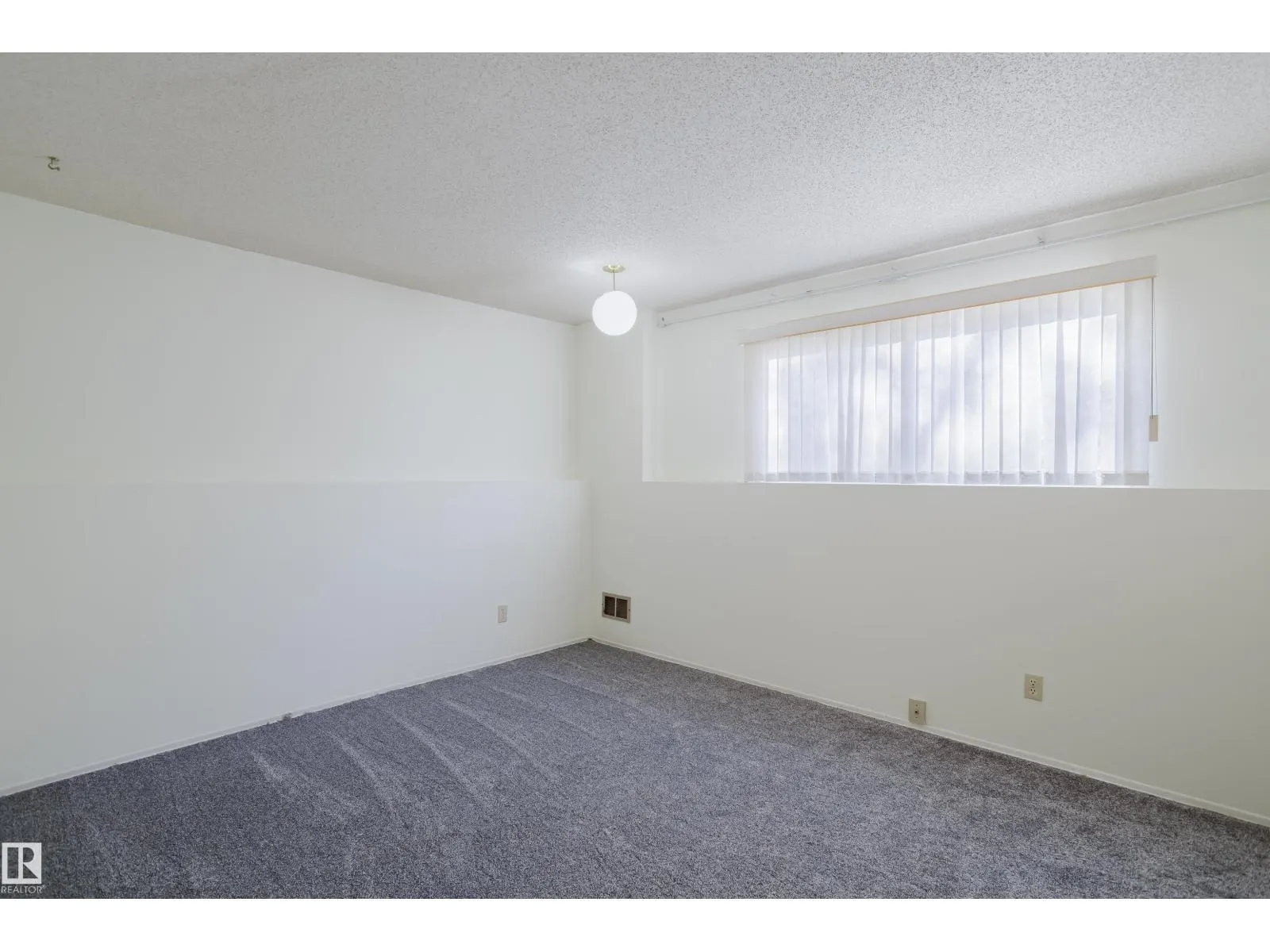 2 Fleetwood Cr