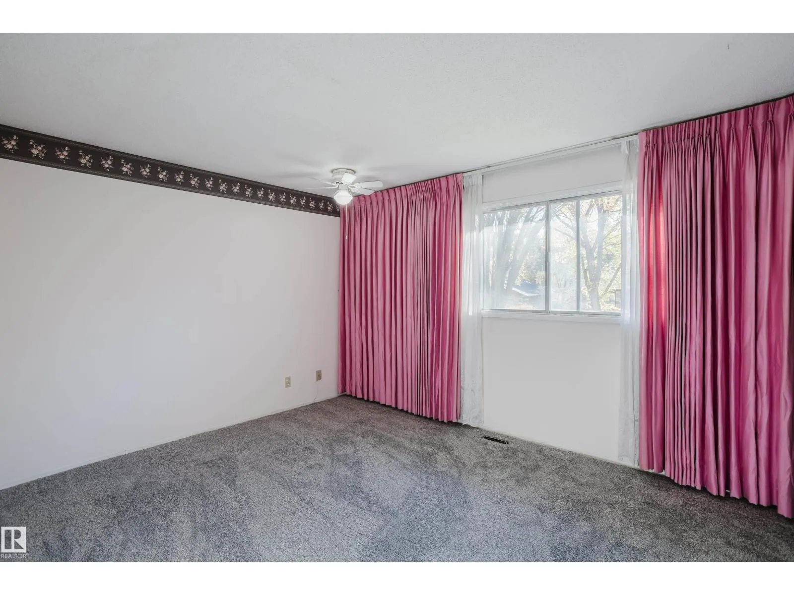 2 Fleetwood Cr