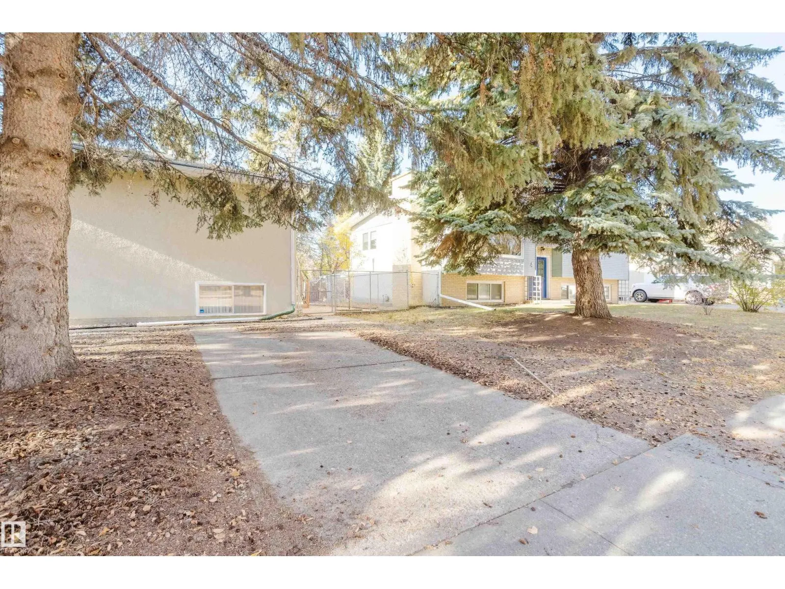 2 Fleetwood Cr