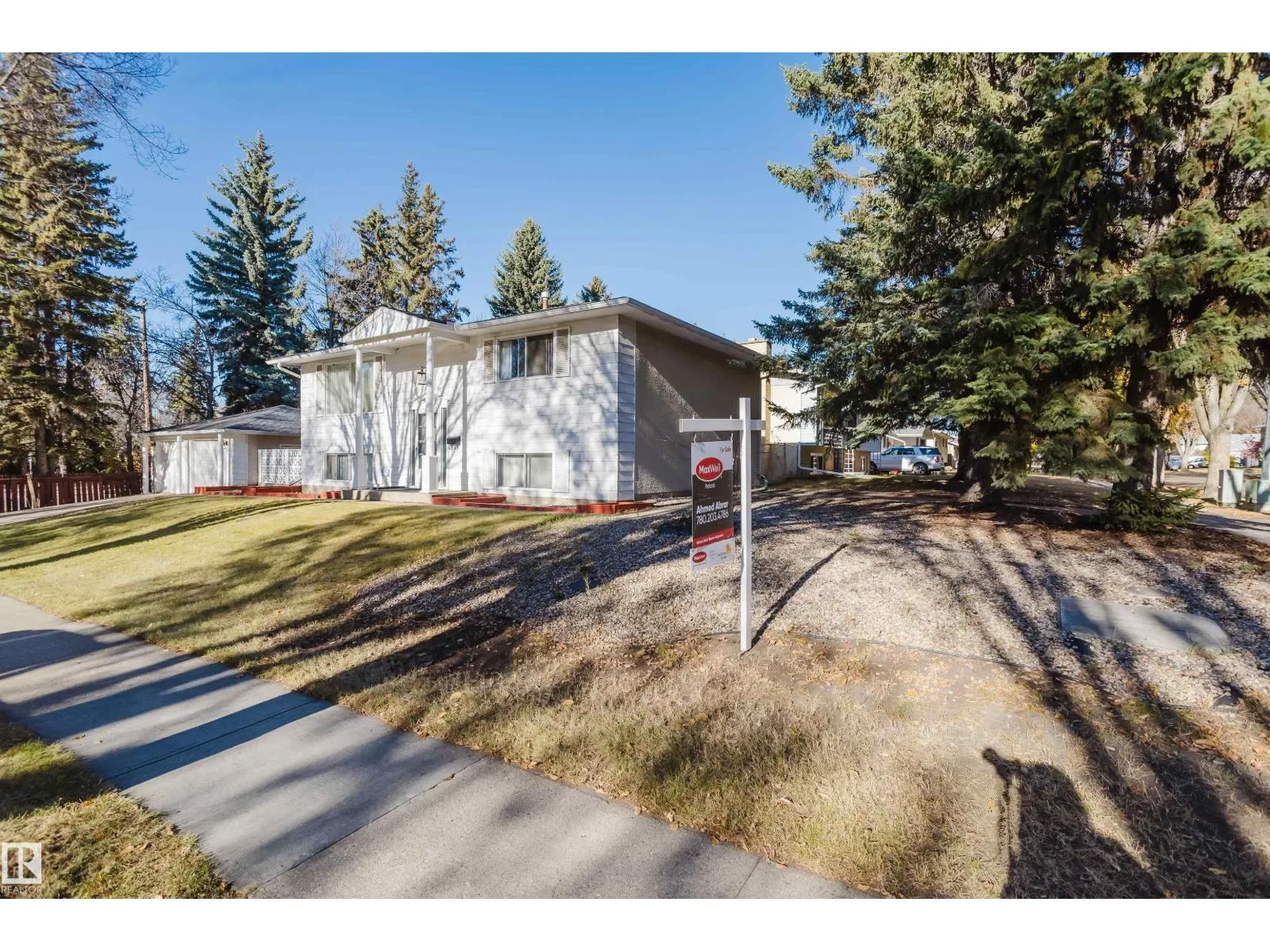 2 Fleetwood Cr