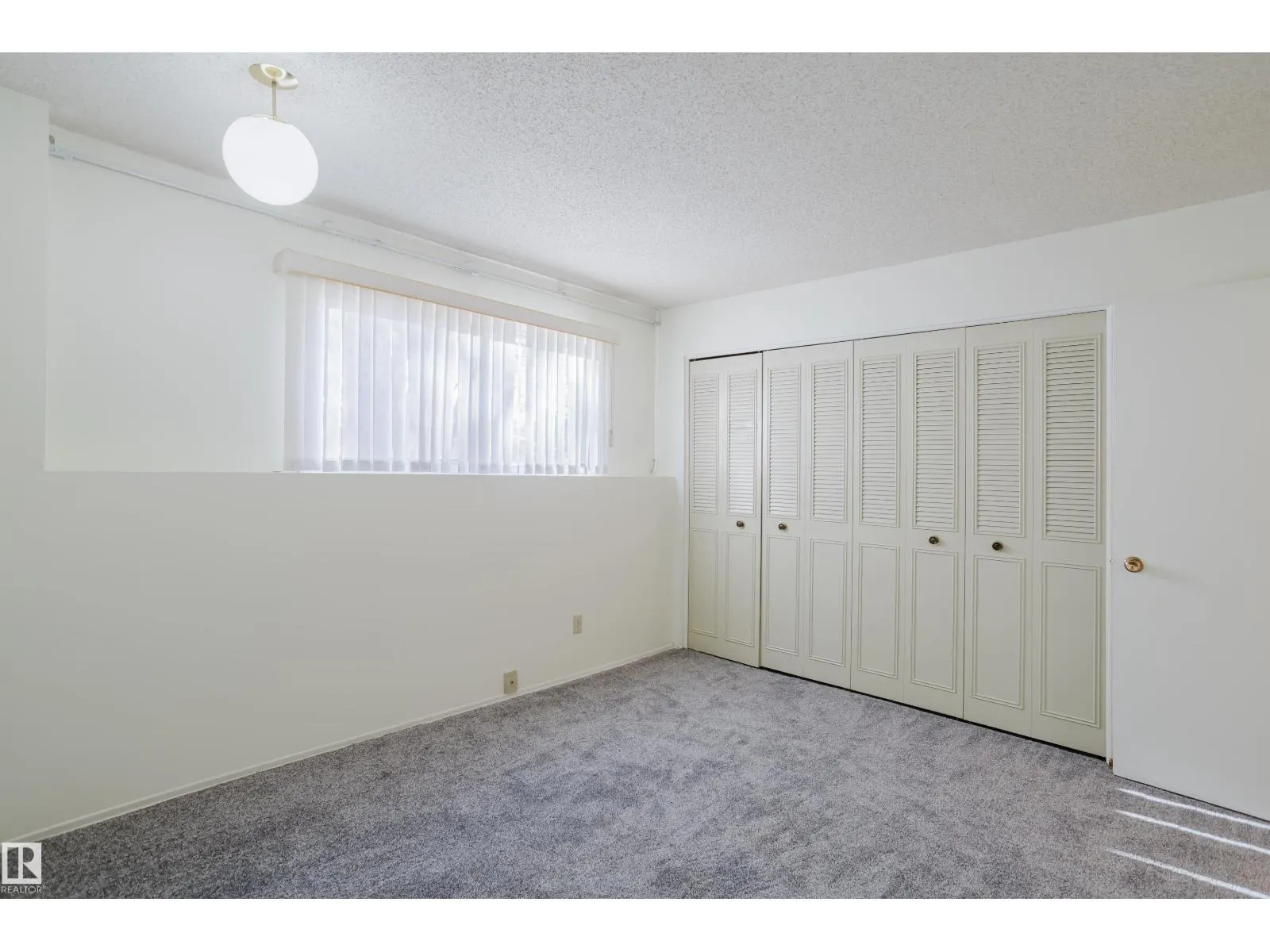 2 Fleetwood Cr