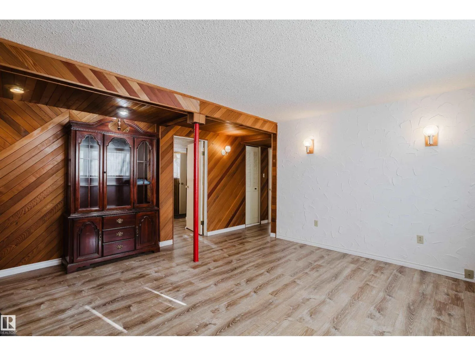 2 Fleetwood Cr