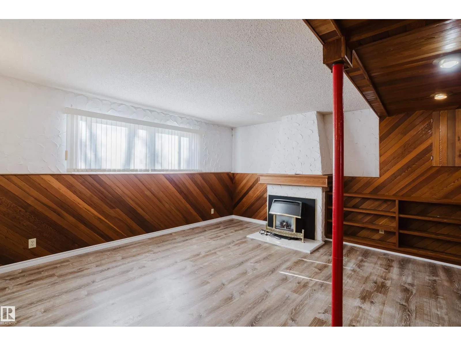 2 Fleetwood Cr