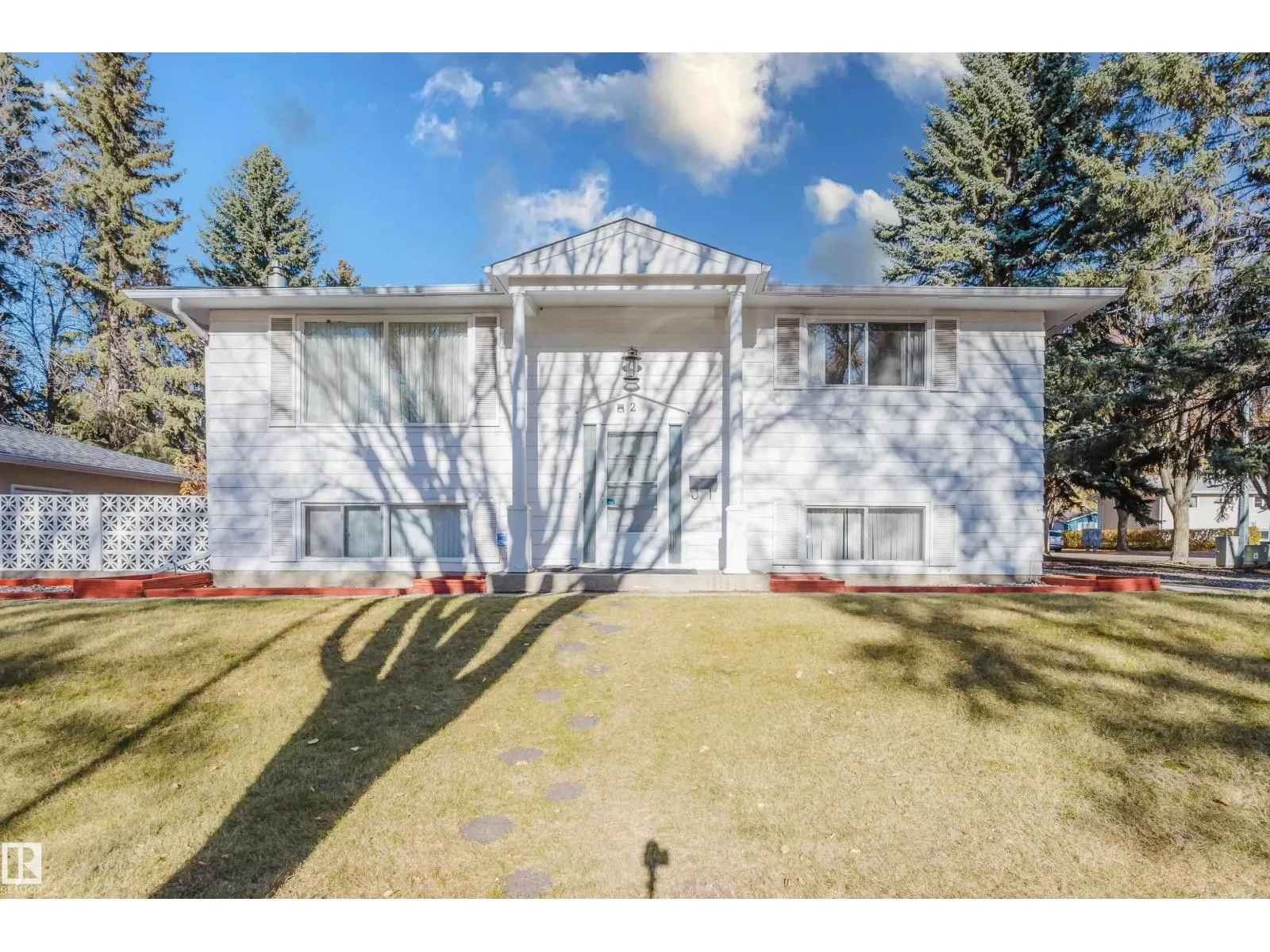 2 Fleetwood Cr