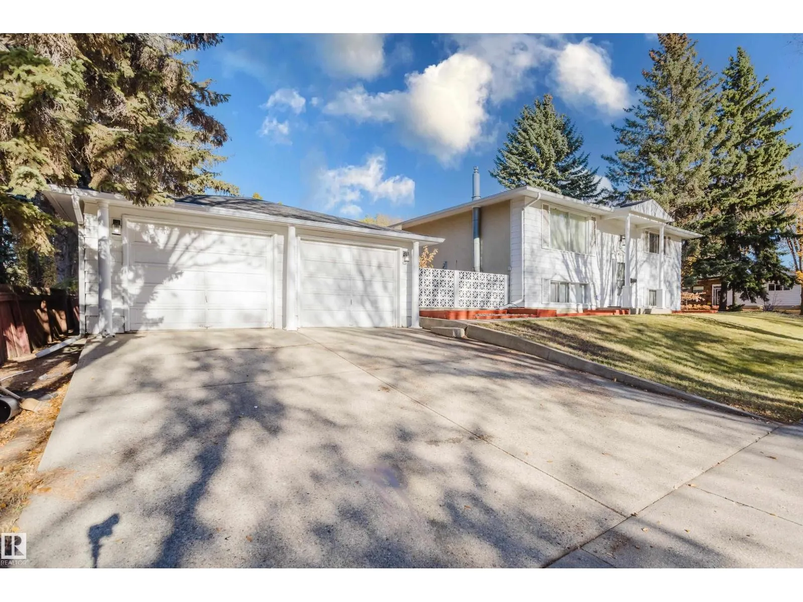 2 Fleetwood Cr