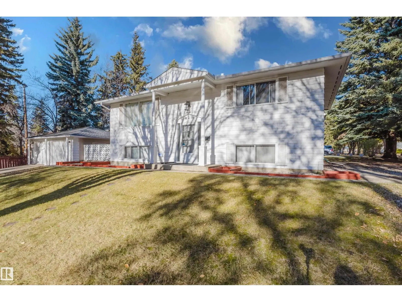 2 Fleetwood Cr
