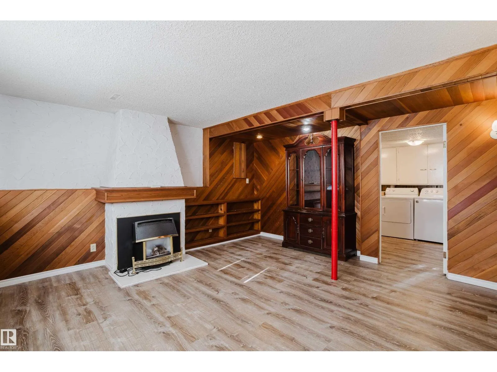 2 Fleetwood Cr