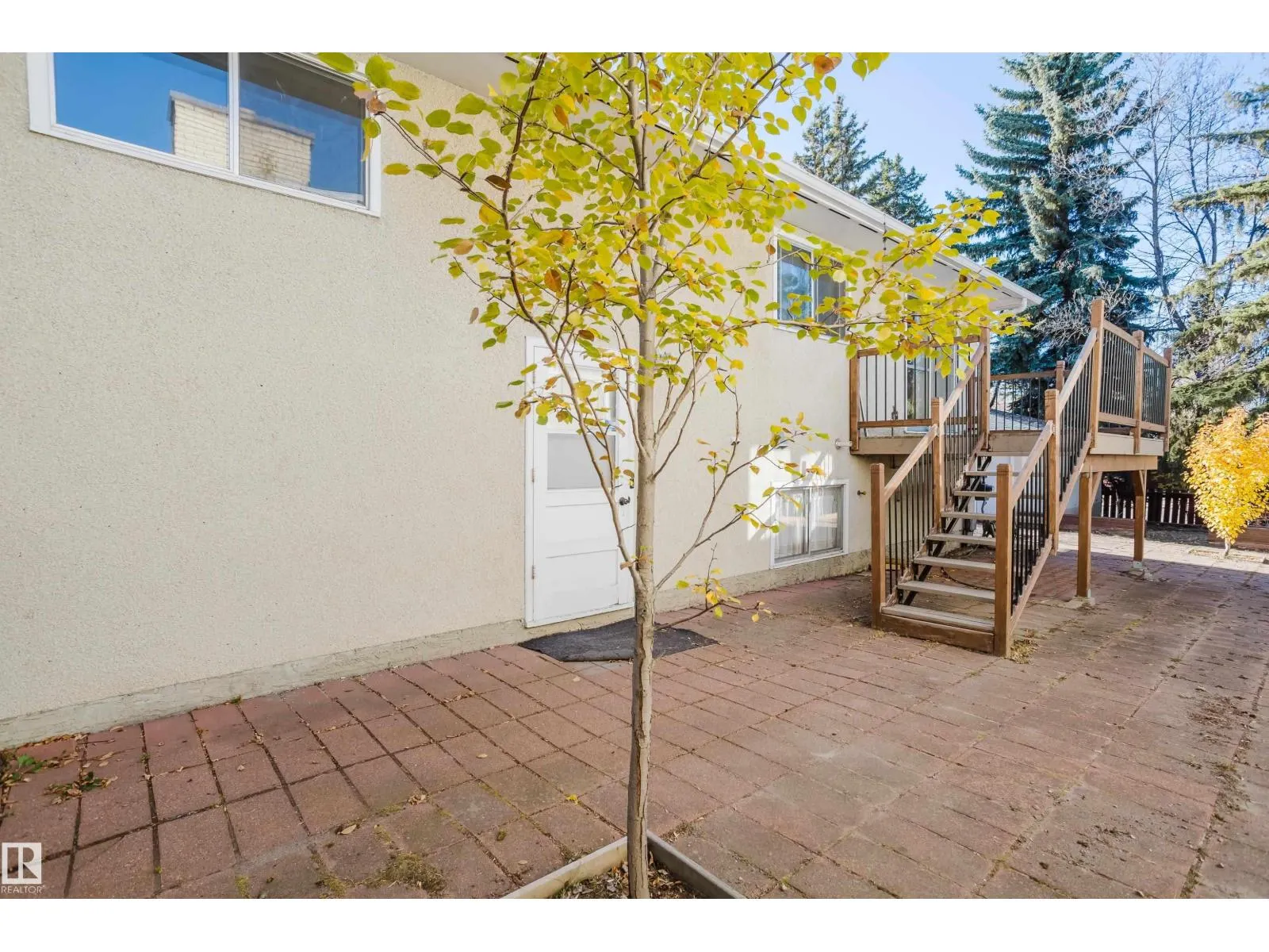 2 Fleetwood Cr