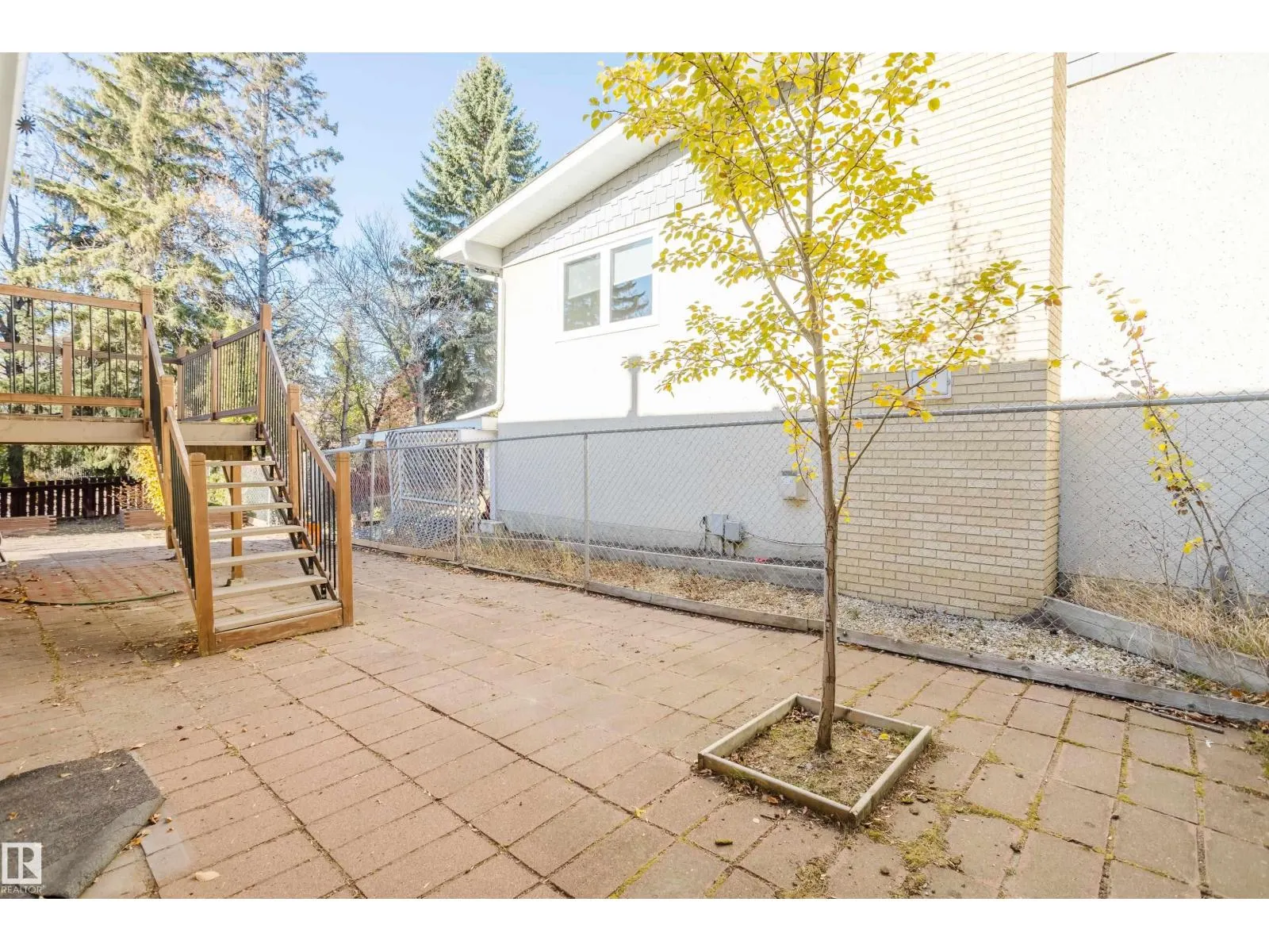 2 Fleetwood Cr