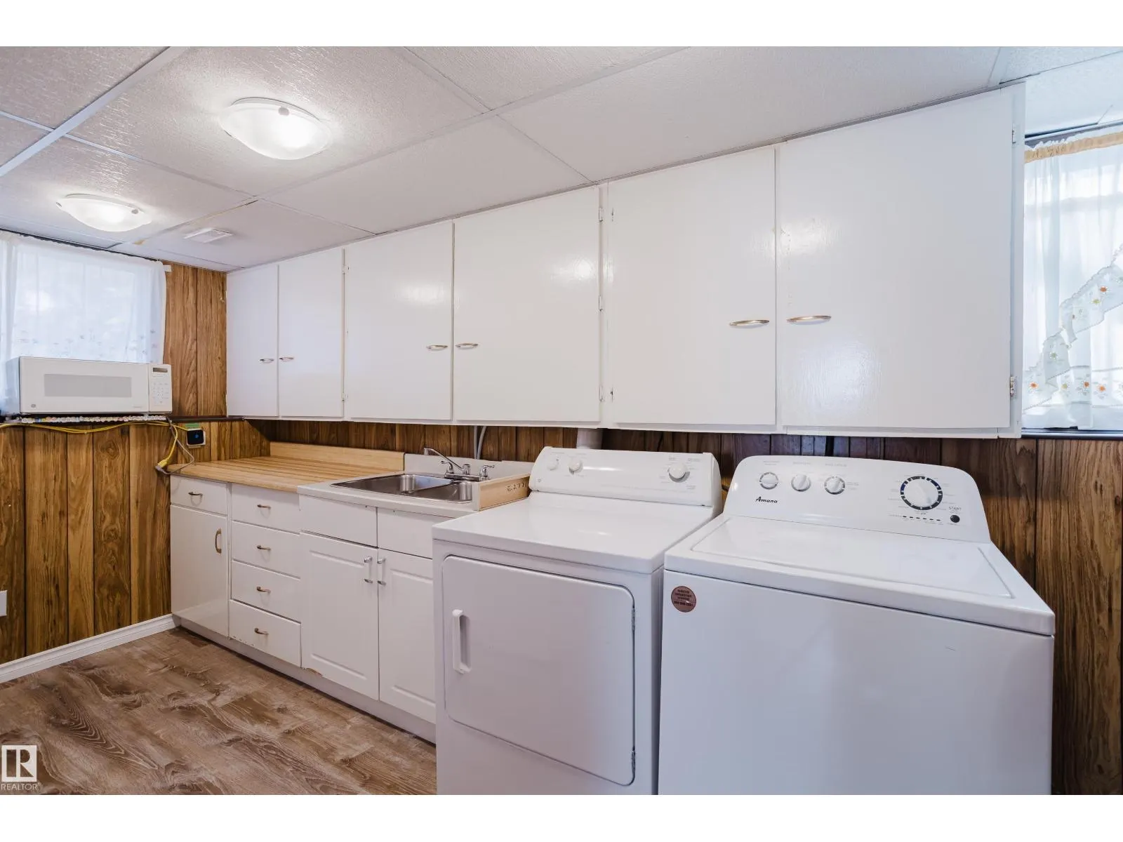 2 Fleetwood Cr