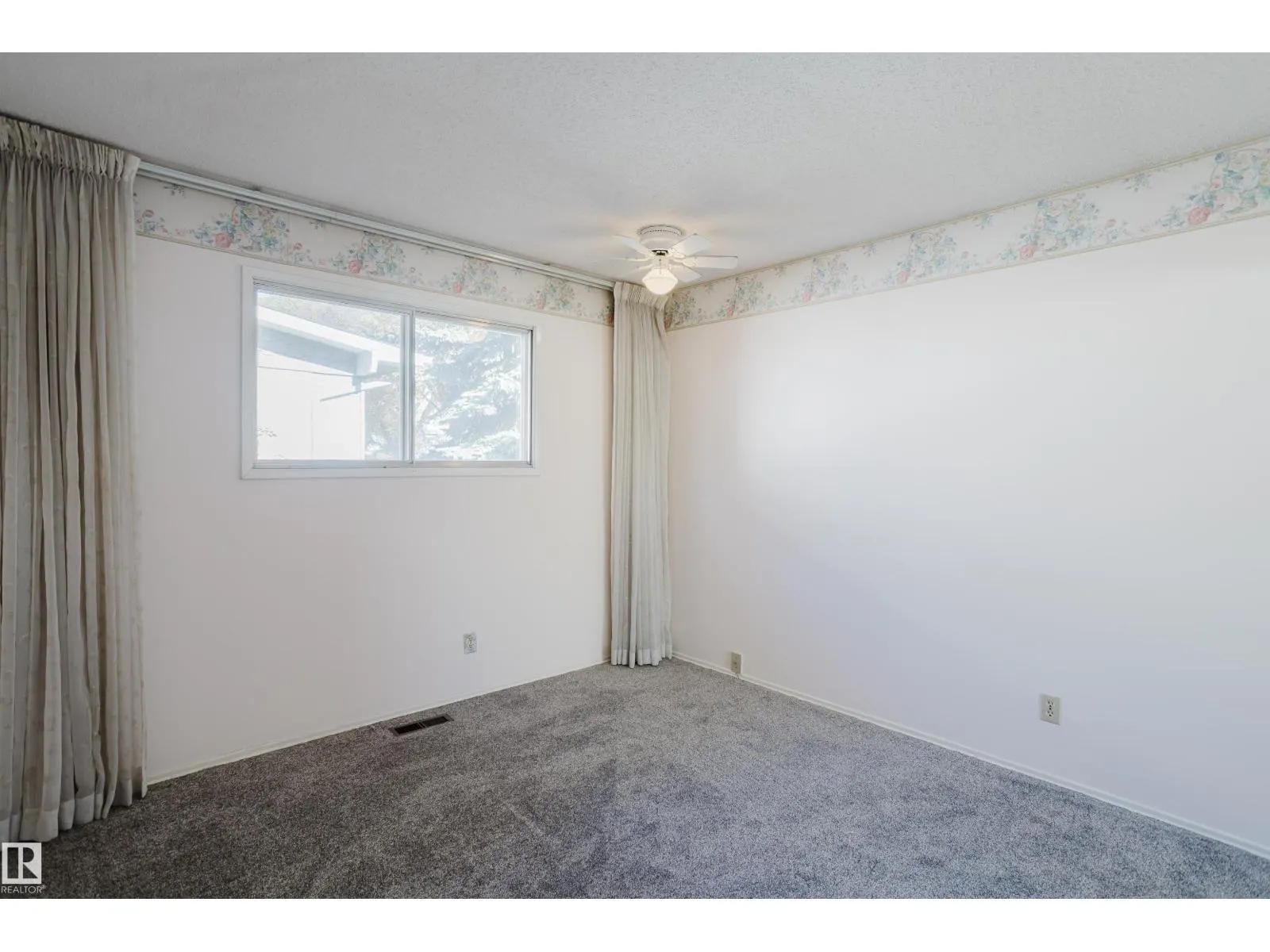 2 Fleetwood Cr