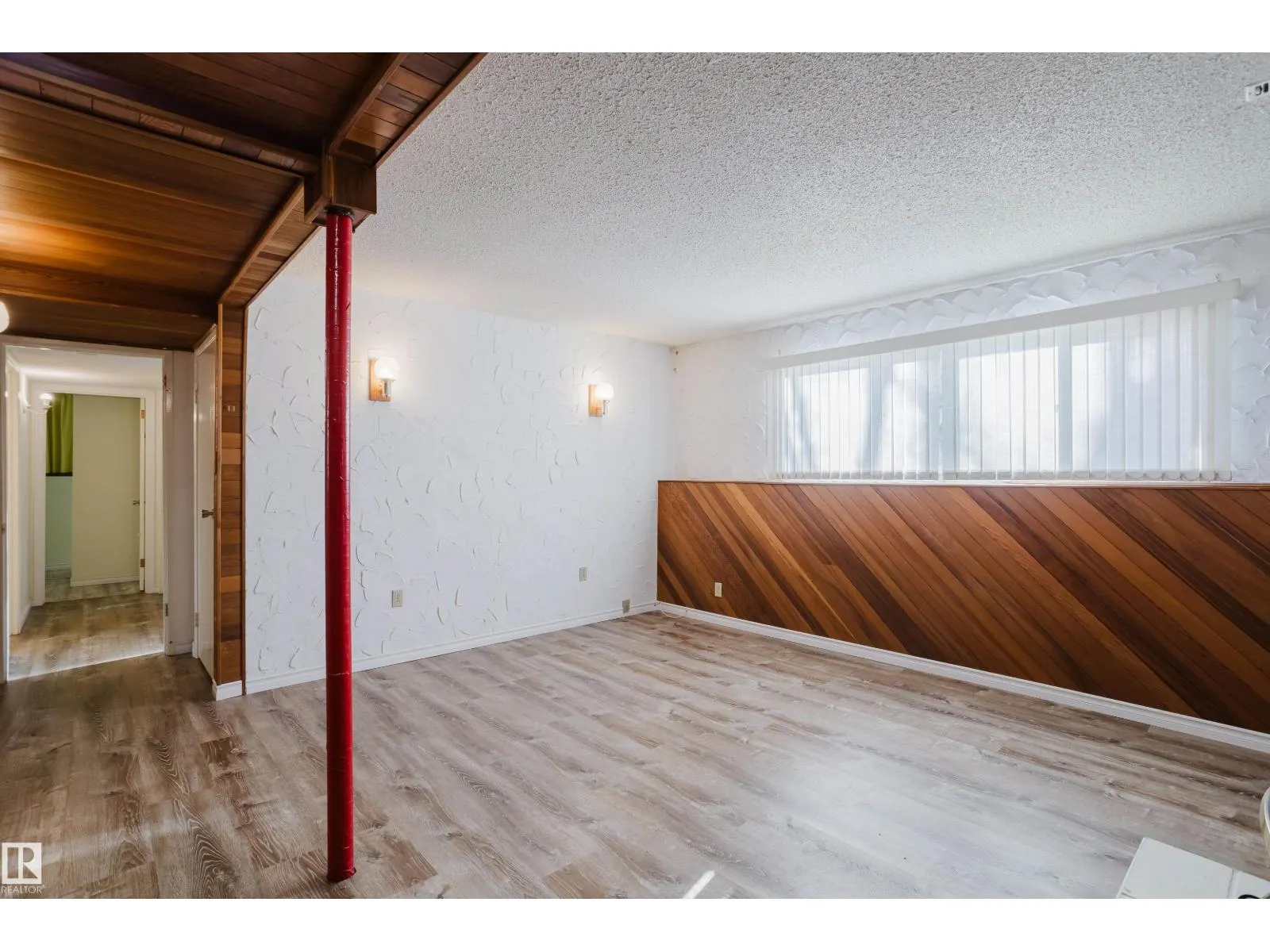 2 Fleetwood Cr