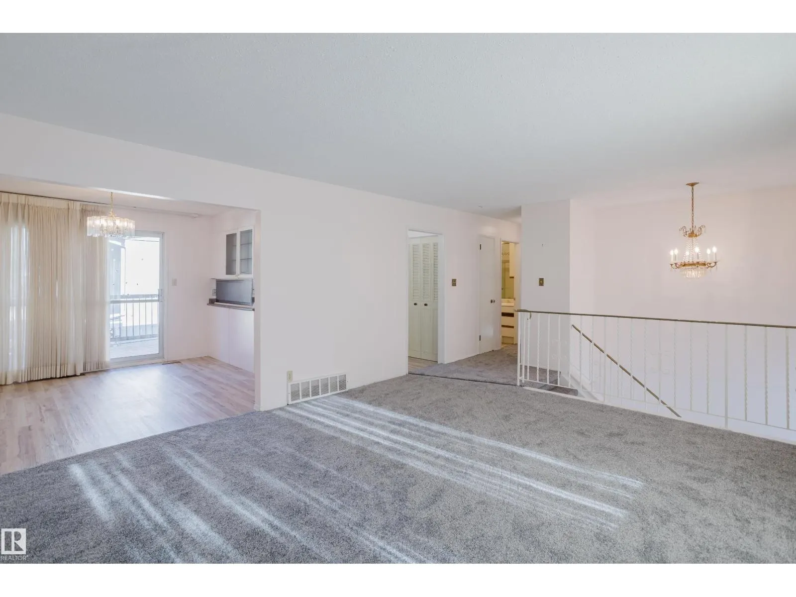 2 Fleetwood Cr