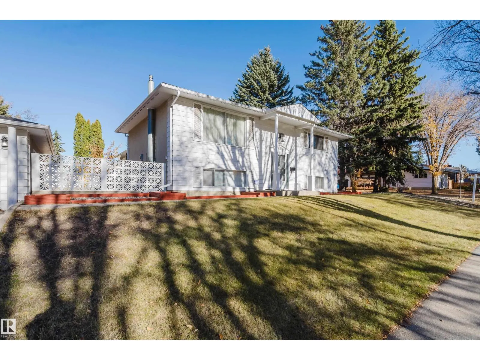 2 Fleetwood Cr