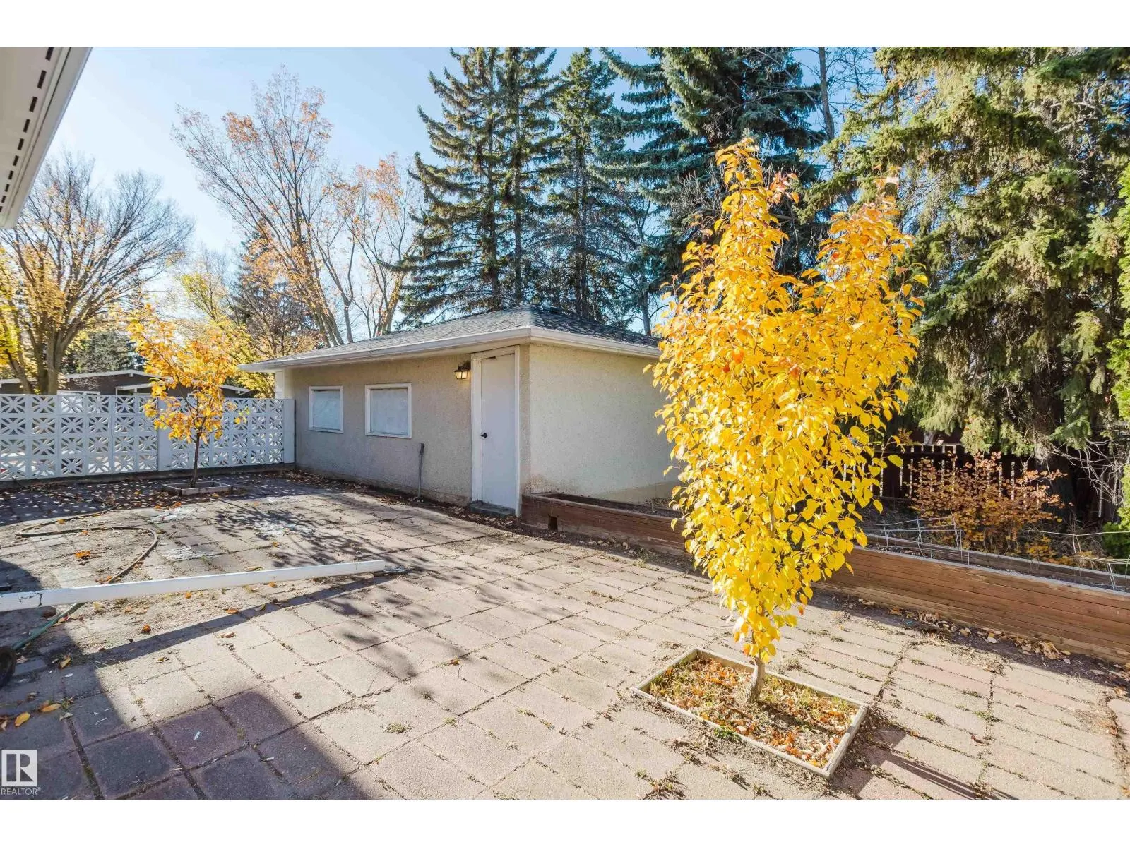 2 Fleetwood Cr