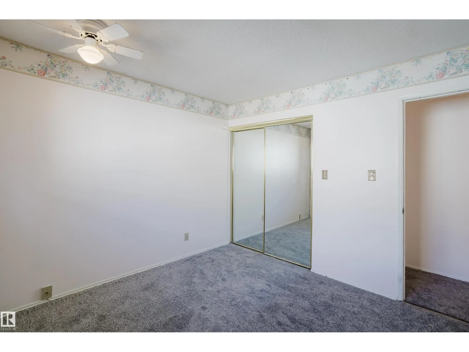 2 Fleetwood Cr