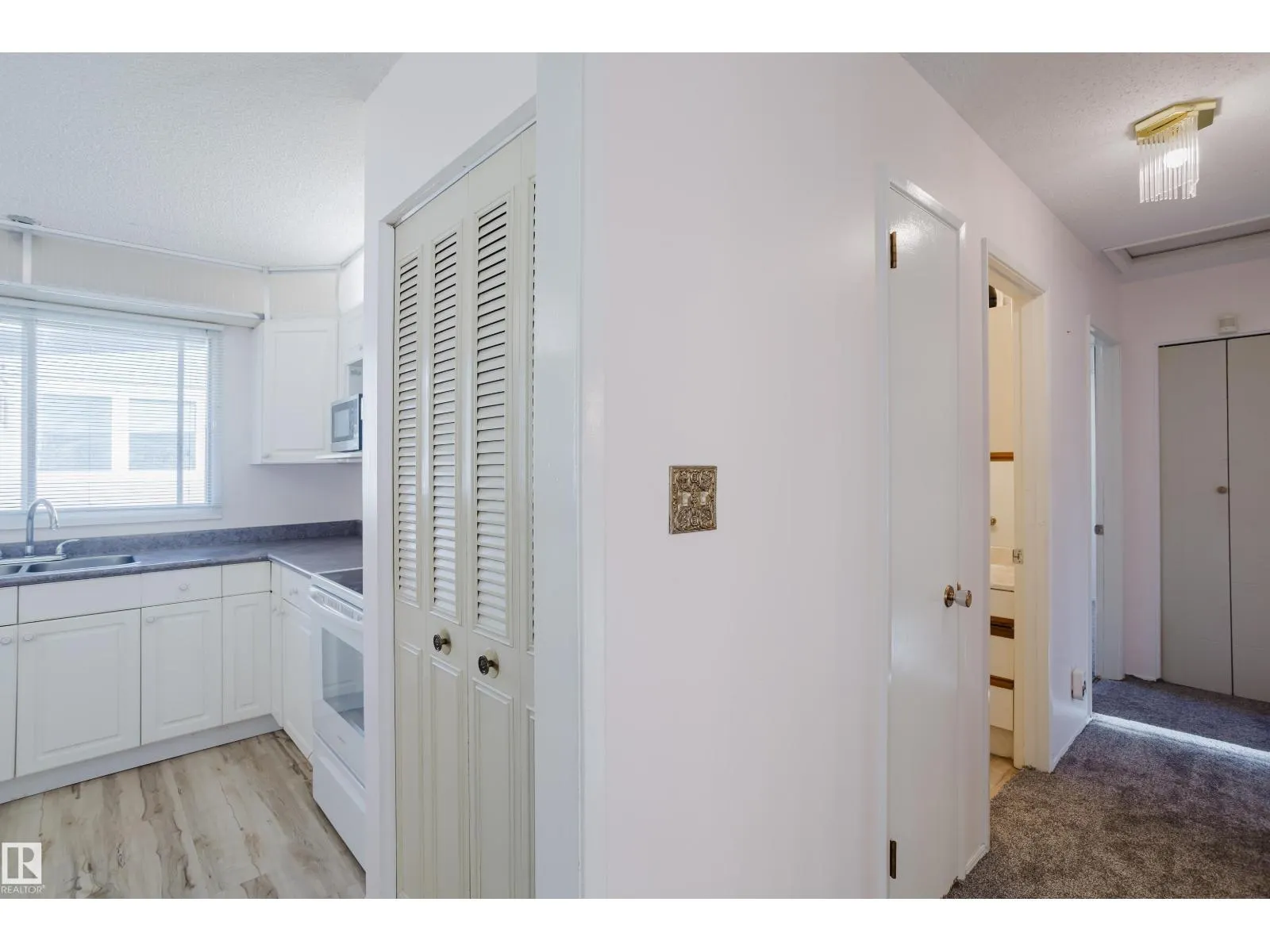 2 Fleetwood Cr