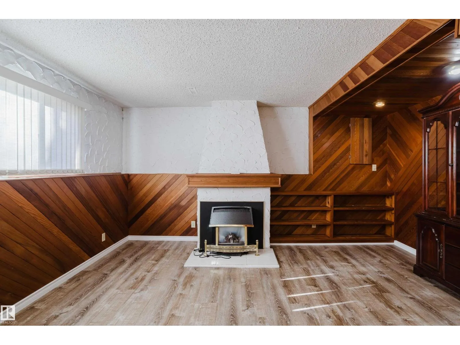 2 Fleetwood Cr