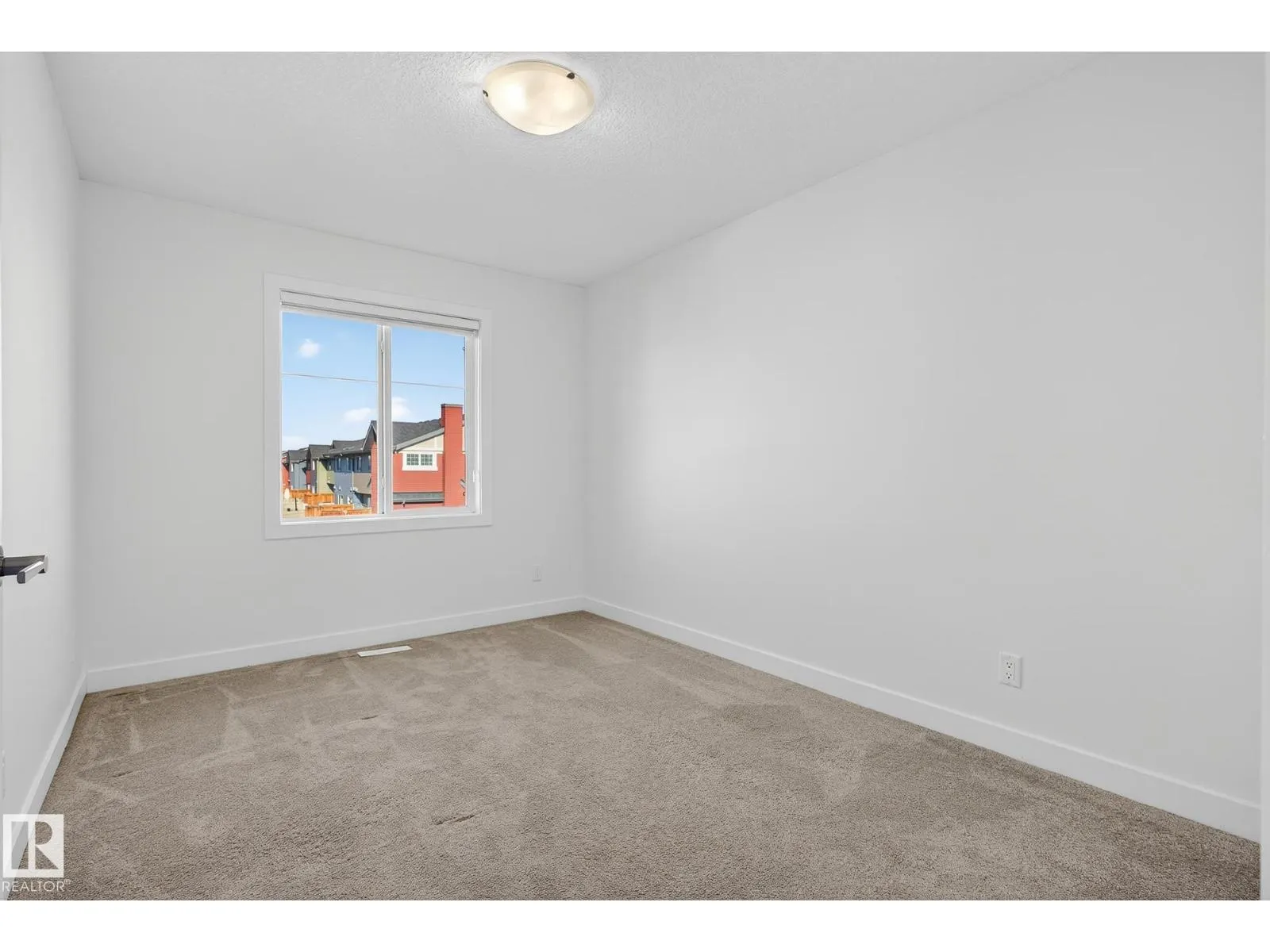 22015 85 AVE NW