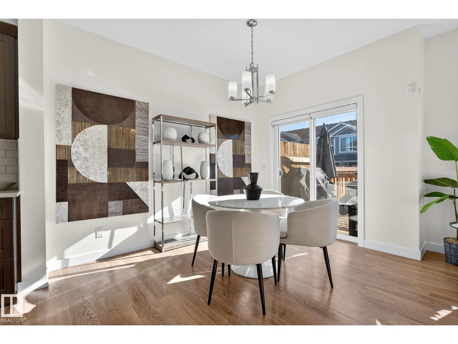 22015 85 AVE NW
