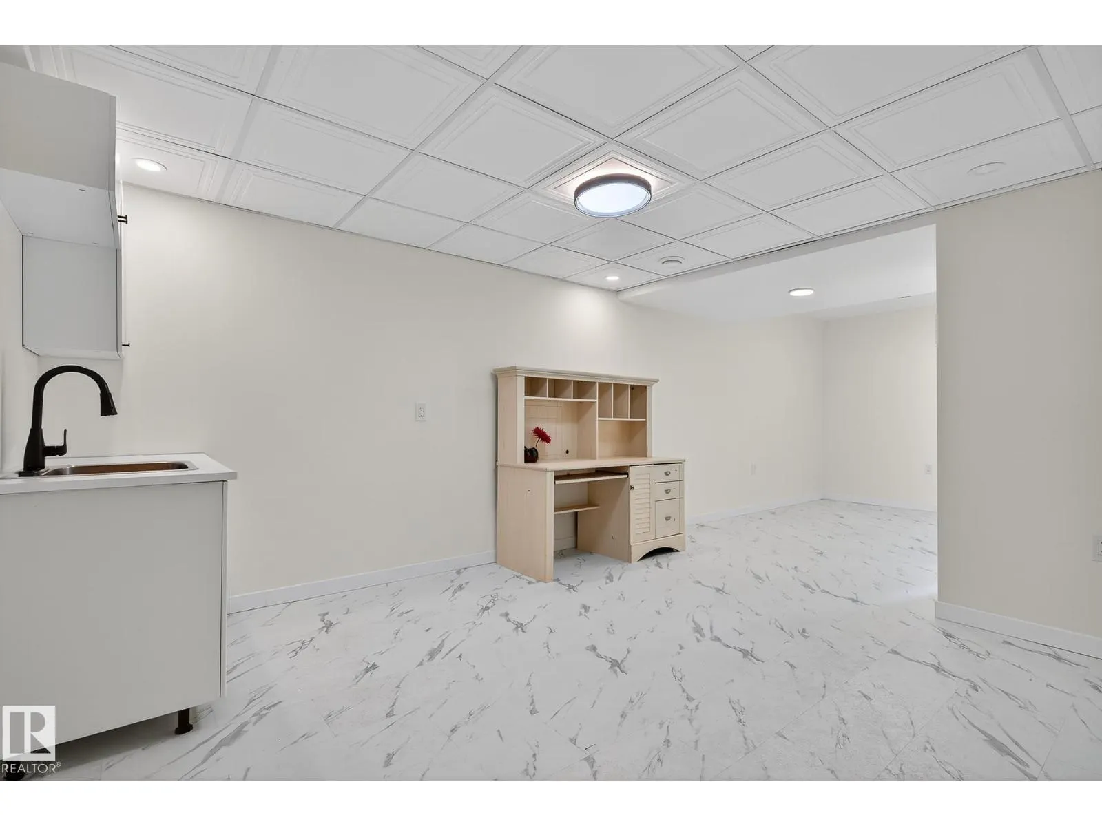 22015 85 AVE NW