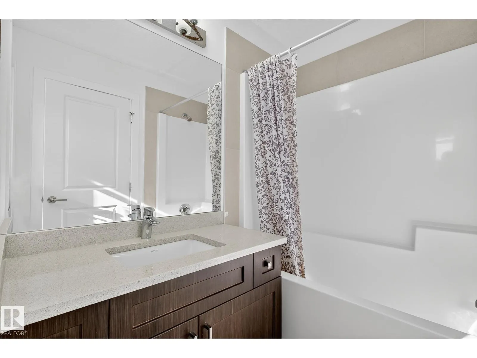 22015 85 AVE NW