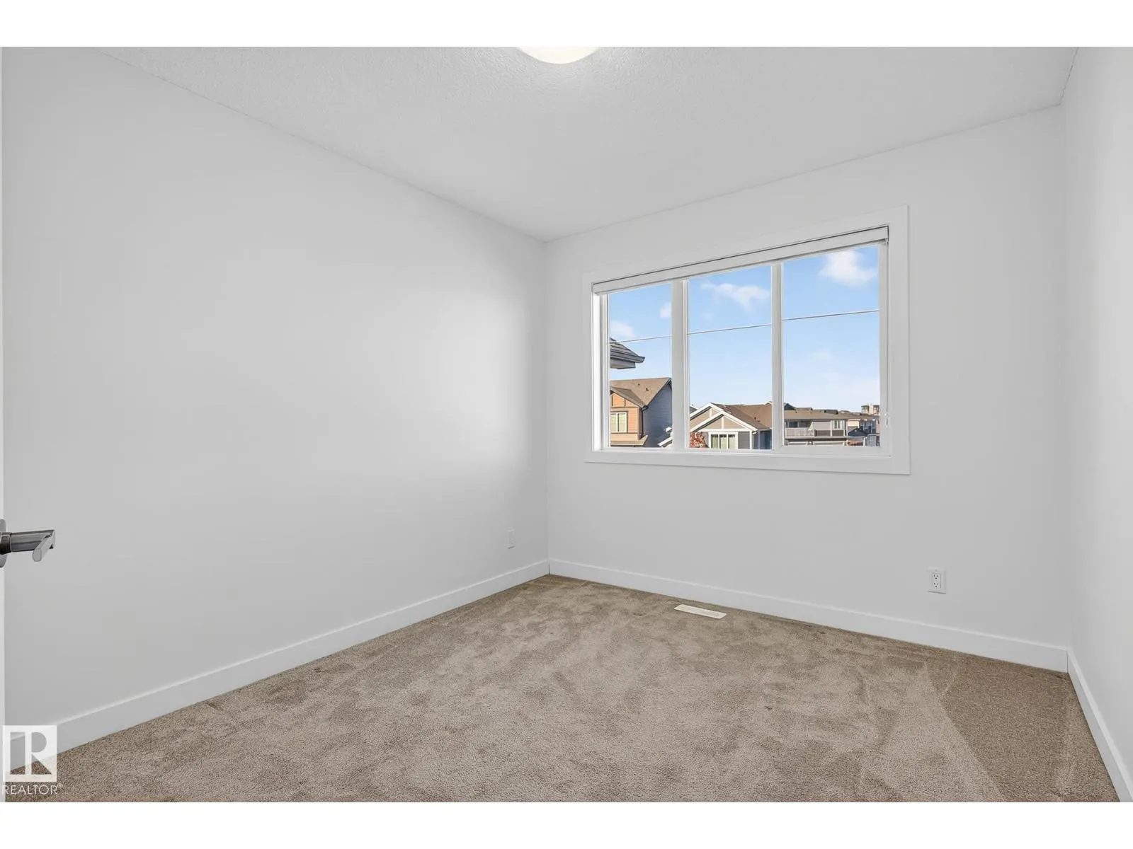 22015 85 AVE NW