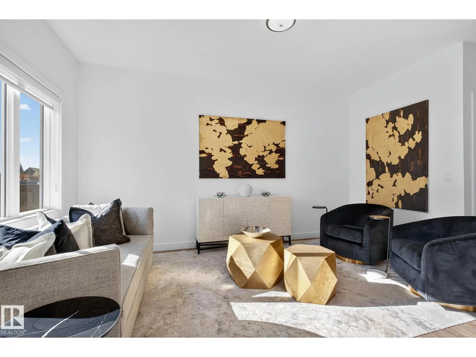 22015 85 AVE NW