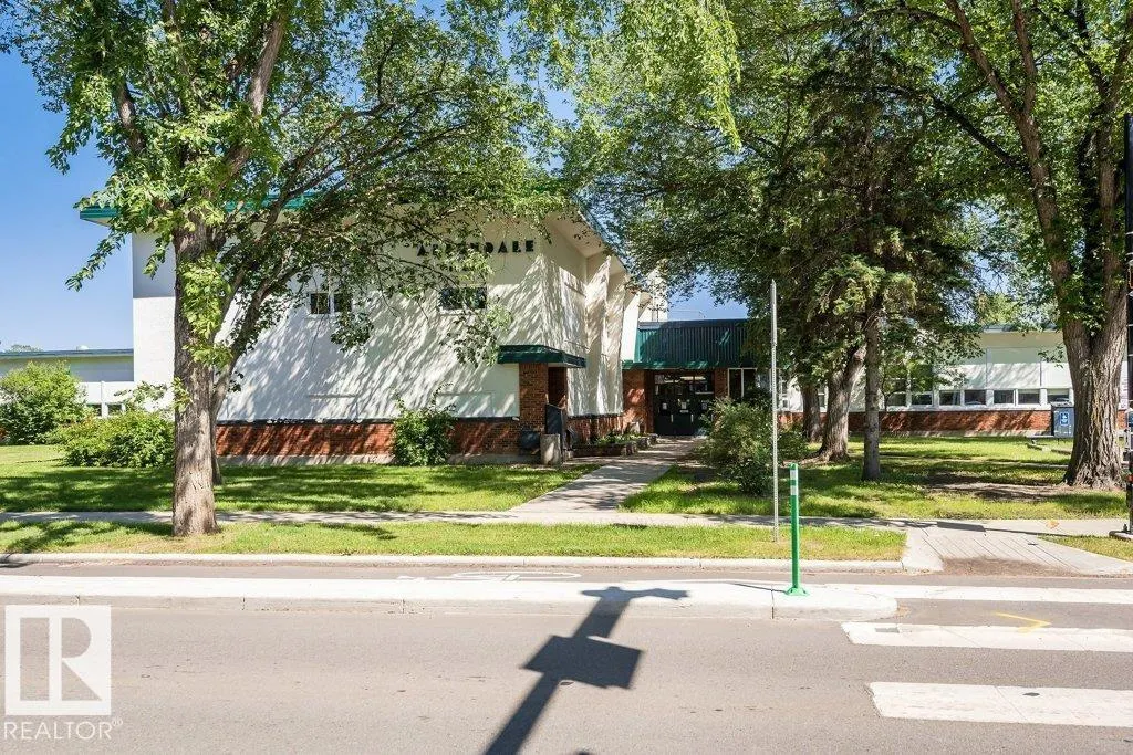 10432 64 AV NW