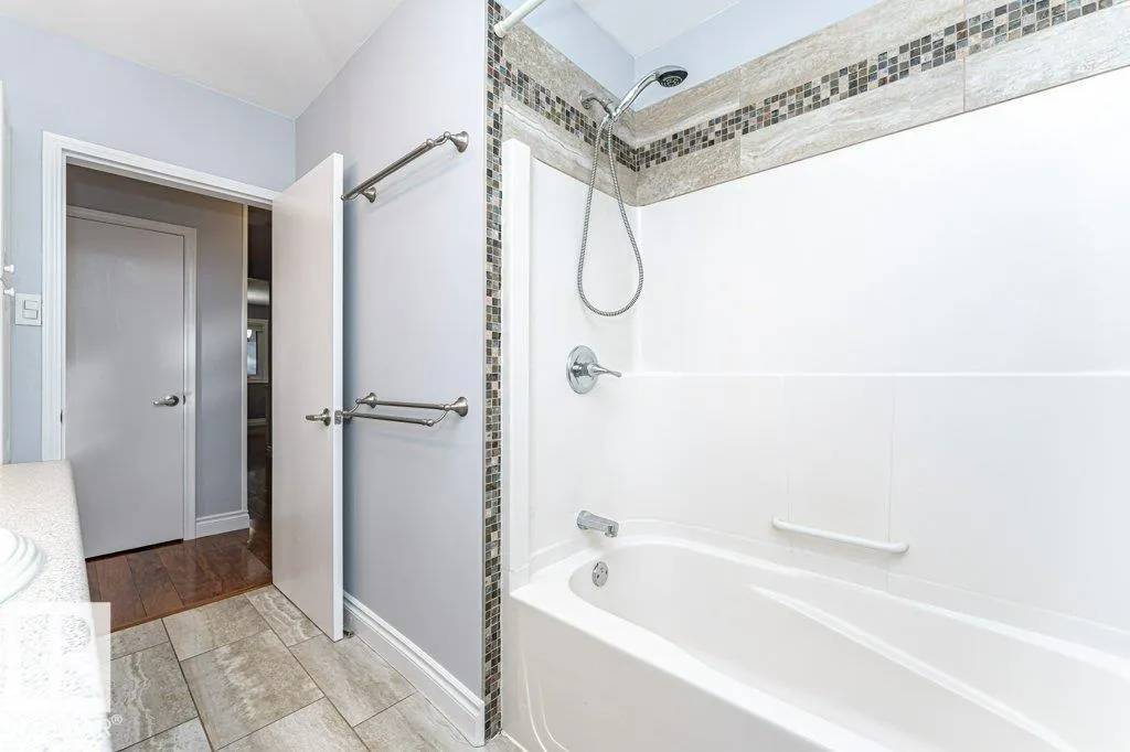 10432 64 AV NW